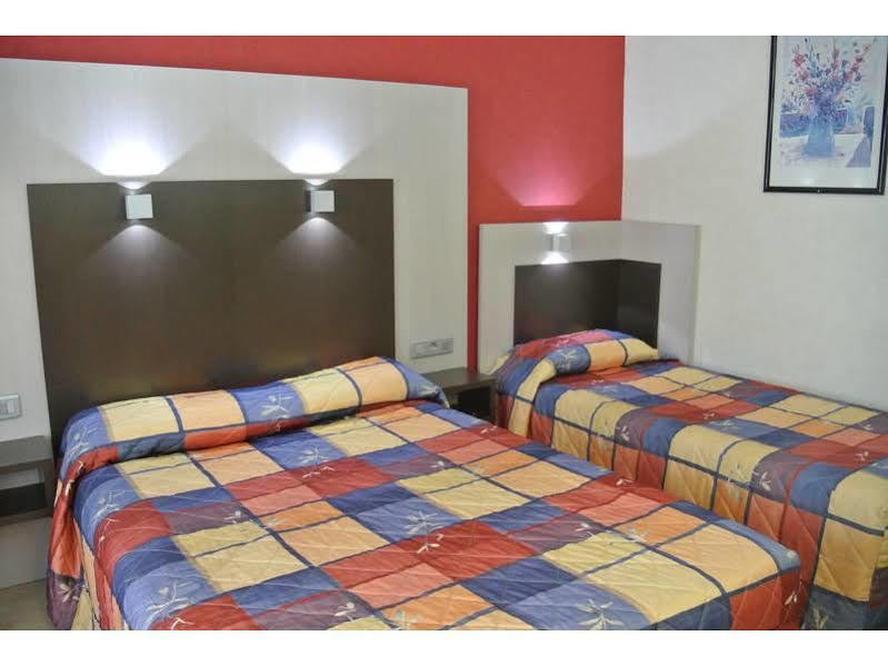 Hotel Le Val Moret Magnant ภายนอก รูปภาพ