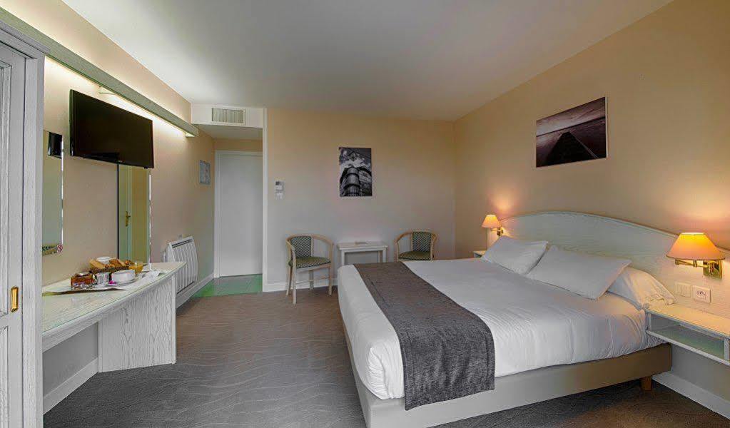 Hotel Le Val Moret Magnant ภายนอก รูปภาพ