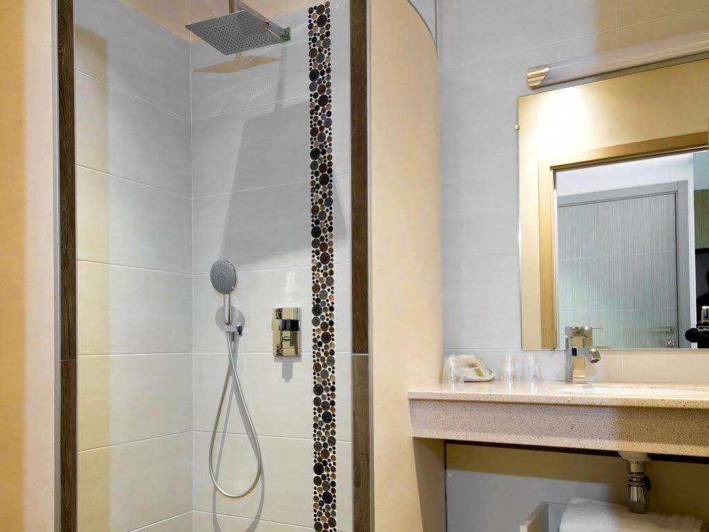 Hotel Le Val Moret Magnant ภายนอก รูปภาพ
