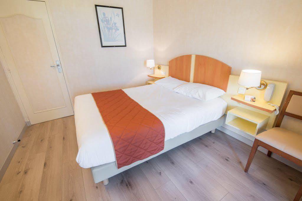 Hotel Le Val Moret Magnant ภายนอก รูปภาพ