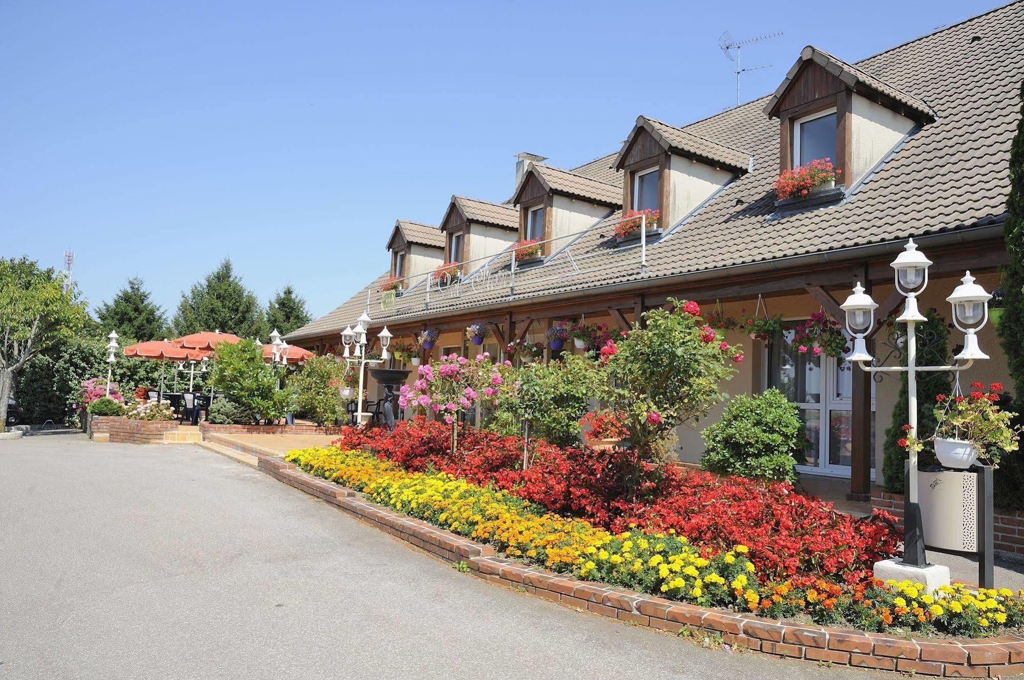 Hotel Le Val Moret Magnant ภายนอก รูปภาพ