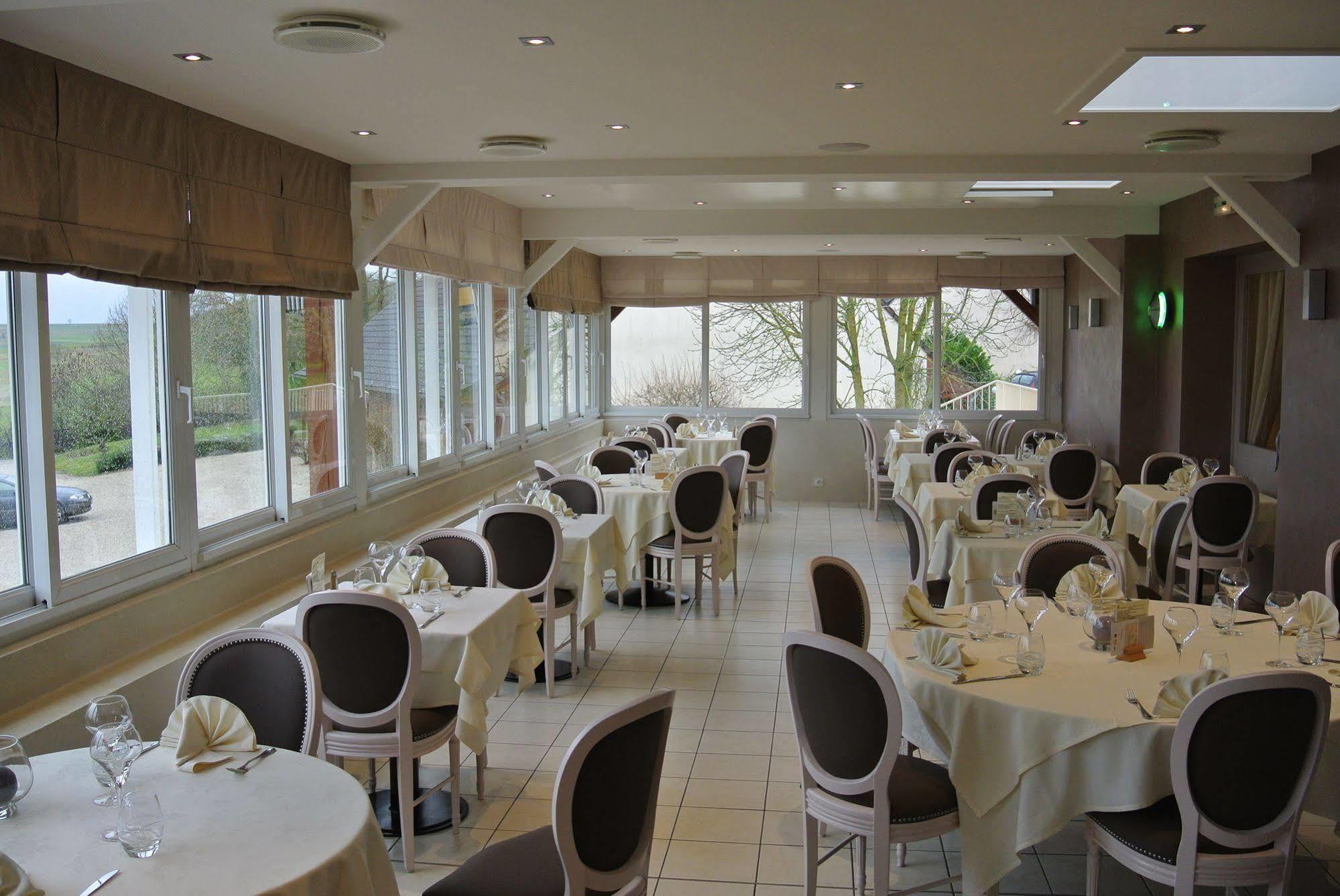 Hotel Le Val Moret Magnant ภายนอก รูปภาพ