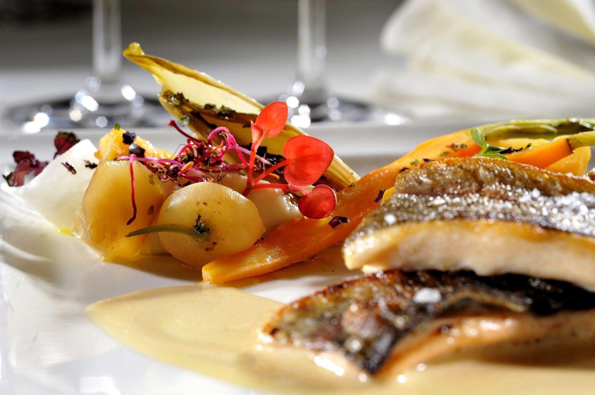 Hotel Le Val Moret Magnant ภายนอก รูปภาพ