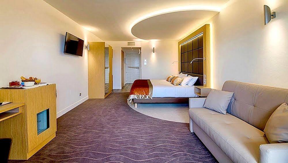 Hotel Le Val Moret Magnant ภายนอก รูปภาพ
