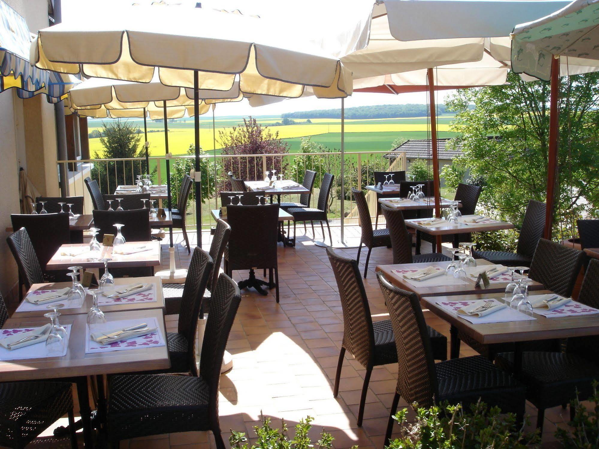 Hotel Le Val Moret Magnant ภายนอก รูปภาพ